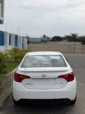 Toyota Corolla SE (1.8L 4cyl 2A) 2018 White