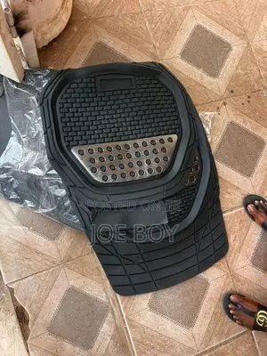 Universal Capet