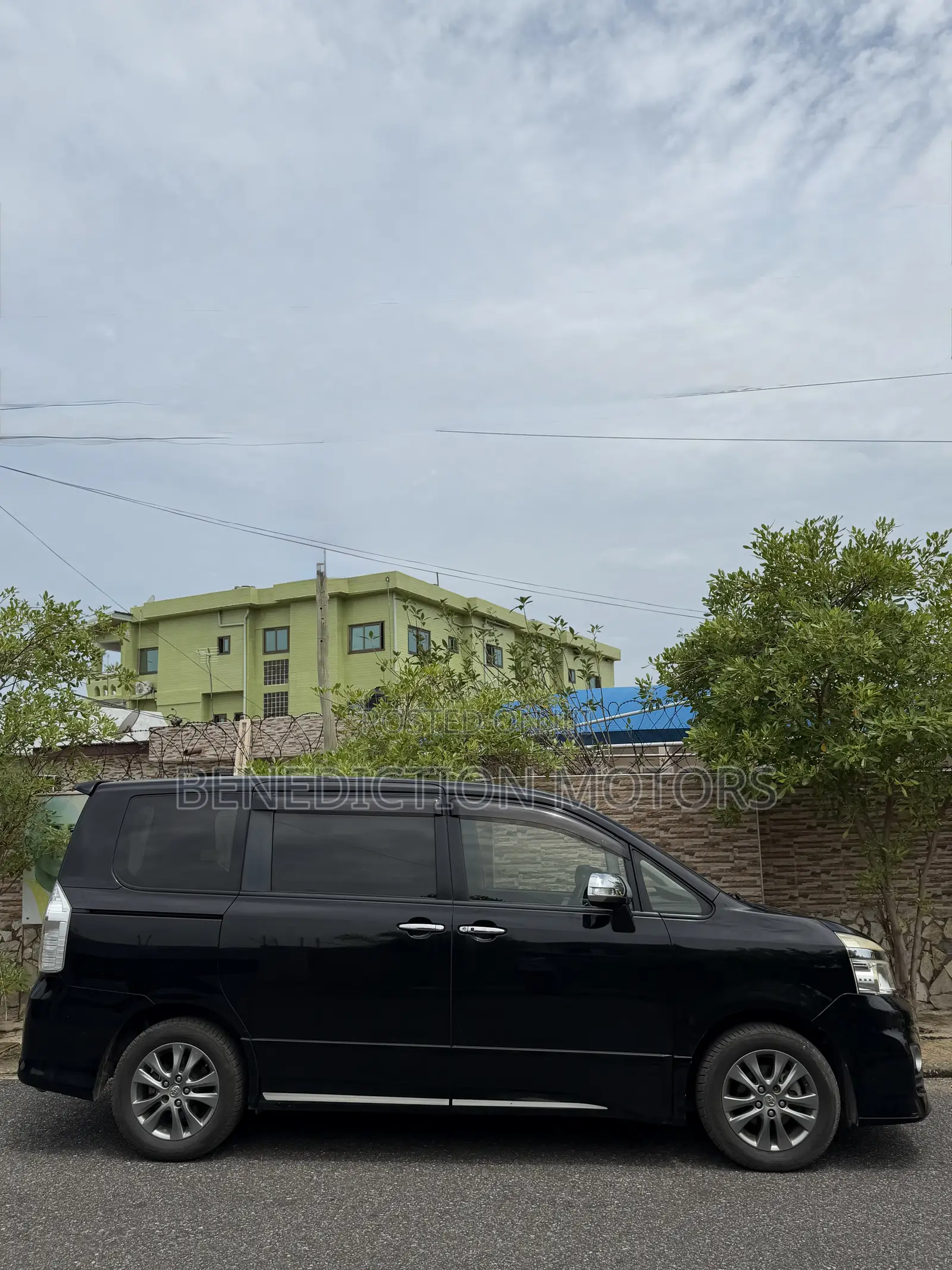 Toyota Voxy 2013 Black