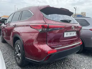 Toyota Highlander XLE 2021 Red