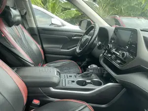 Toyota Highlander XLE 2021 Red