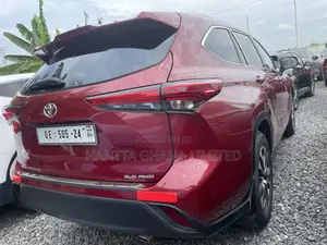 Toyota Highlander XLE 2021 Red