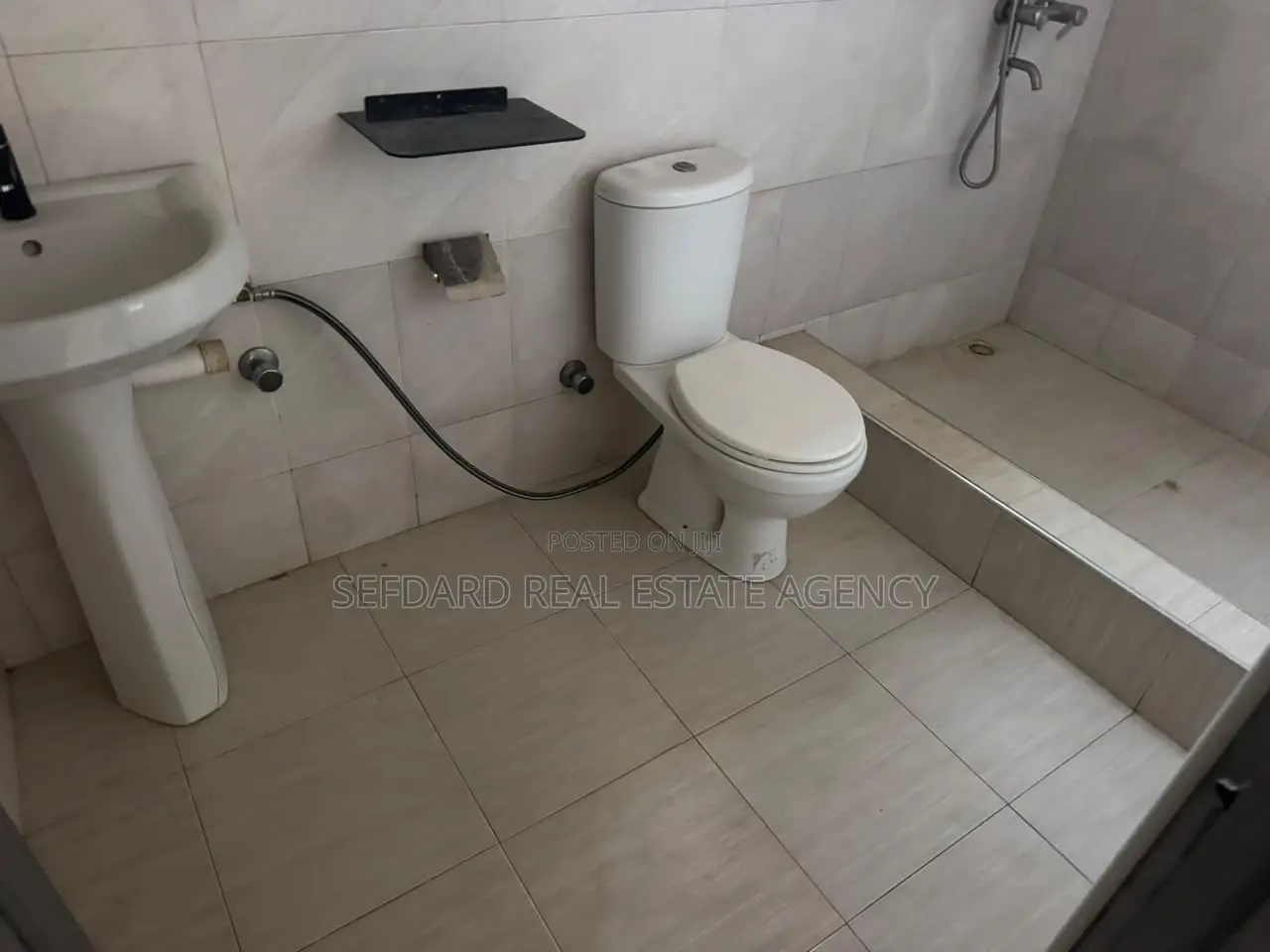 2bdrm House in Sefdard Properties, Achimota for rent