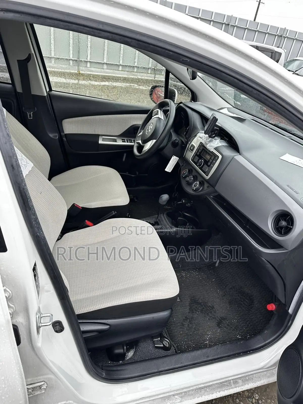 Toyota Vitz 1.3 FWD 5dr 2015 White