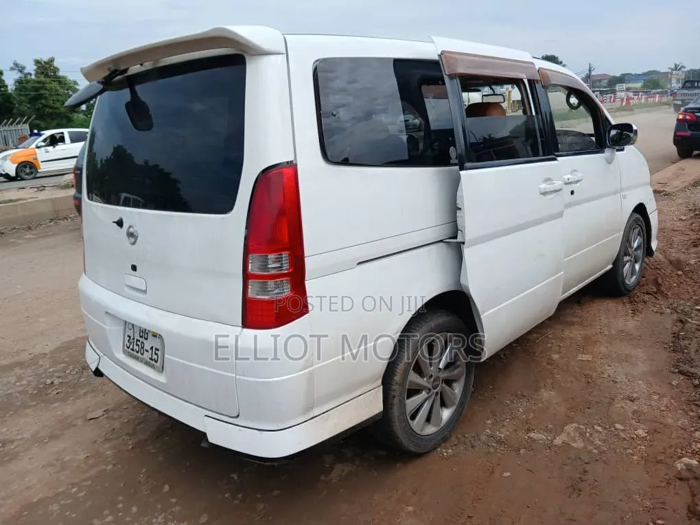 Nissan Serena 2005 White