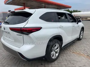 Toyota Highlander Hybrid 2021 White