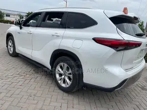 Toyota Highlander Hybrid 2021 White