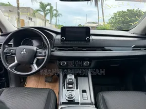 Mitsubishi Outlander SEL Launch Edition 2022 Black