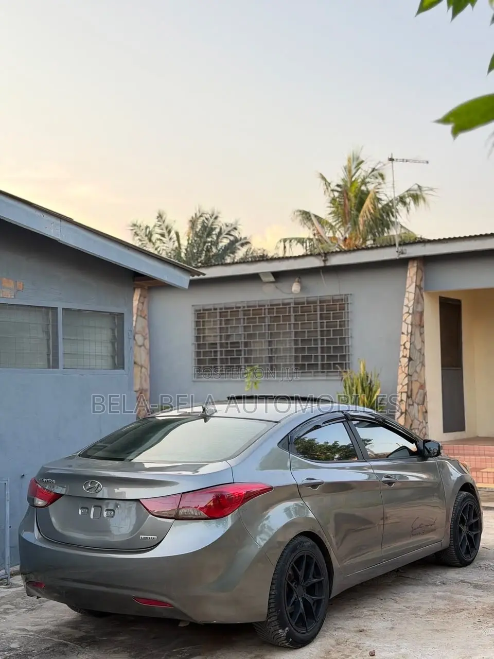 Hyundai Elantra Limited Sedan FWD (1.8L 4cyl 6A) 2013 Gray