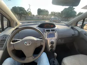 Toyota Vitz 2010 Silver