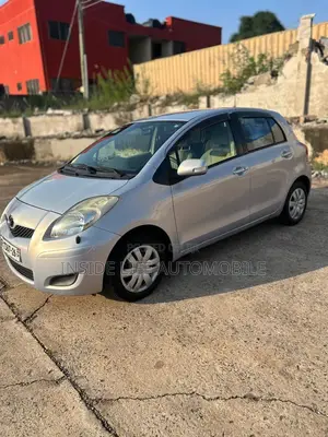 Toyota Vitz 2010 Silver