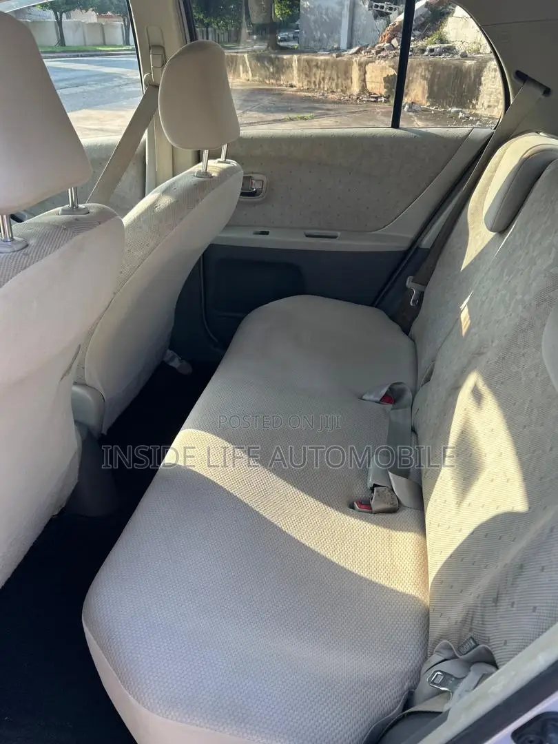 Toyota Vitz 2010 Silver