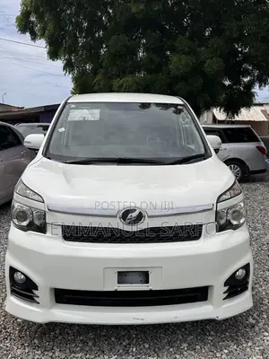 Toyota Voxy 2012 White