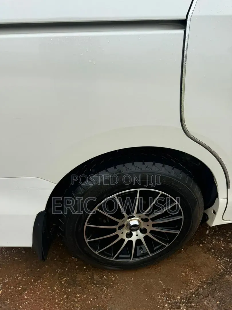 Toyota Voxy SV Premium 2014 White