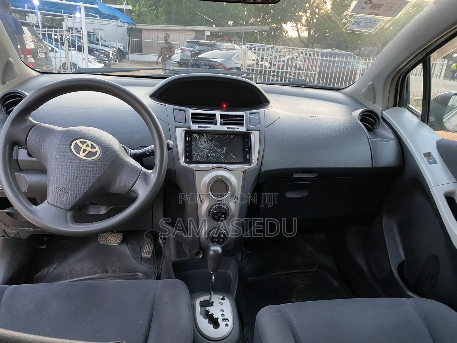 Toyota Vitz 1.0 FWD 3dr 2010 Gold