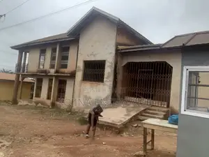 7bdrm House in Ampayoo, Kumasi Metropolitan for sale