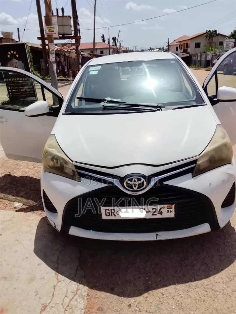 Toyota Yaris L Hatchback 3dr 2015 White