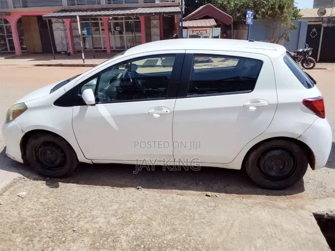 Toyota Yaris L Hatchback 3dr 2015 White