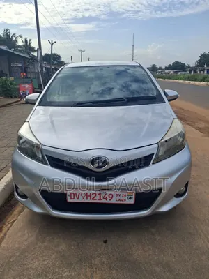 Toyota Vitz 1.3 FWD 5dr 2013 Silver