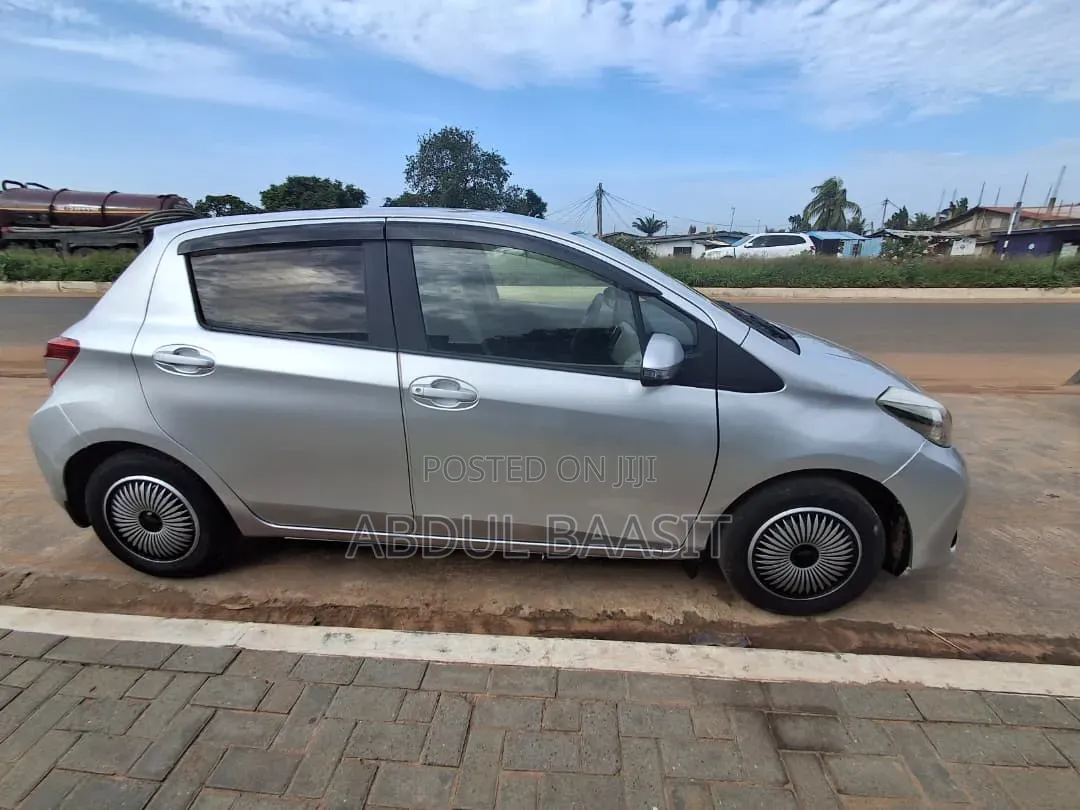 Toyota Vitz 1.3 FWD 5dr 2013 Silver