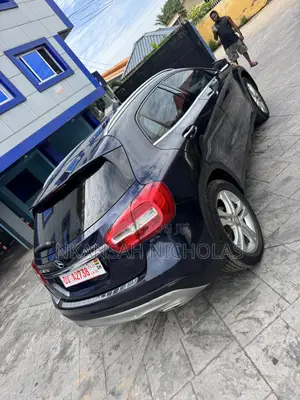 Mercedes-Benz GLA 250 2017 Blue