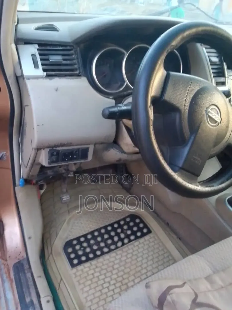 Nissan Tiida 2008 Gold