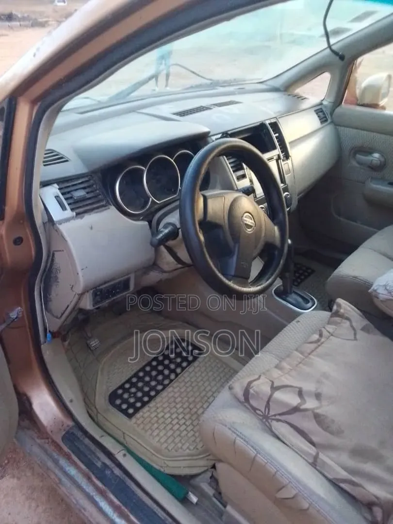 Nissan Tiida 2008 Gold