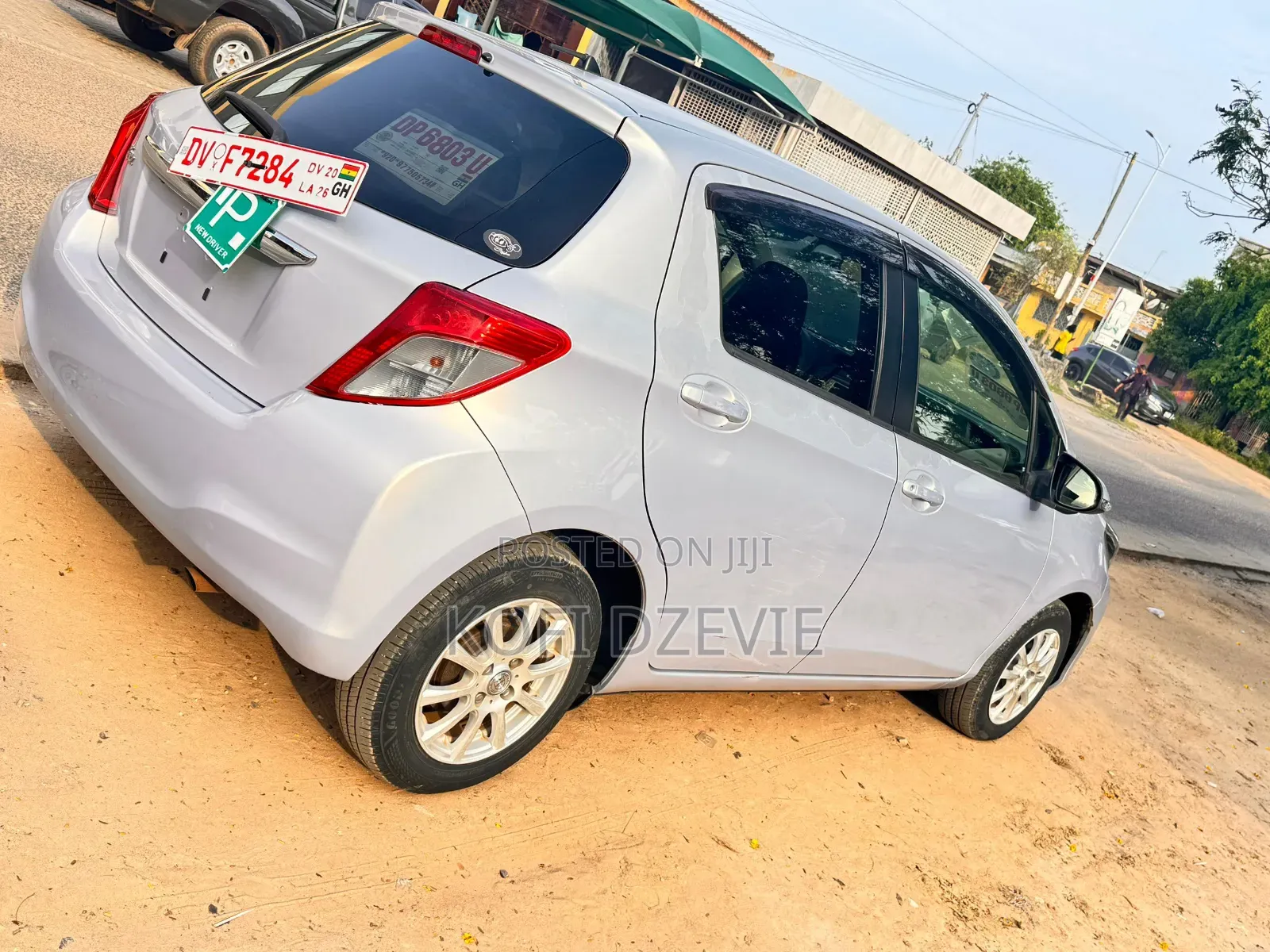 Toyota Vitz 2012 Silver