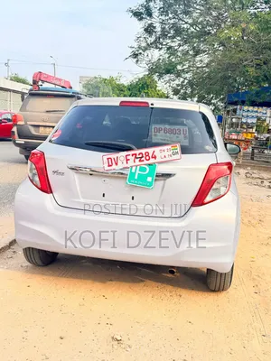 Toyota Vitz 2012 Silver