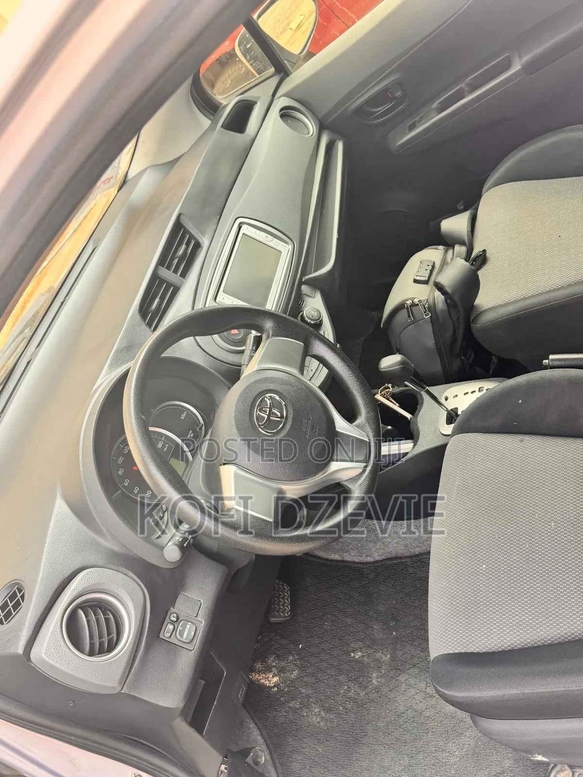 Toyota Vitz 2012 Silver