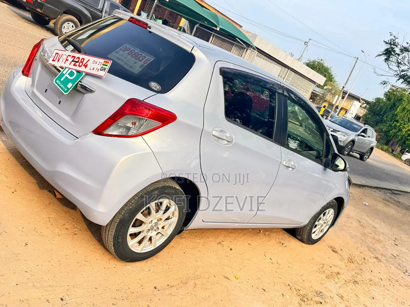 Toyota Vitz 2012 Silver