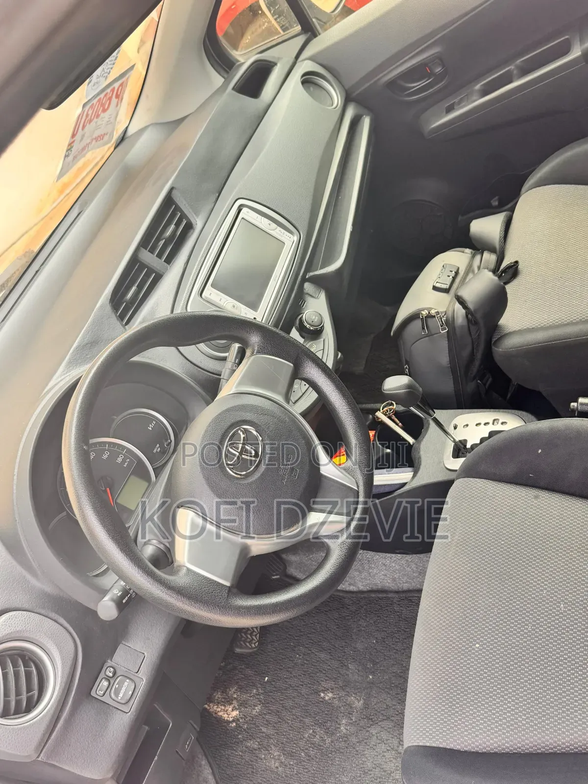 Toyota Vitz 2012 Silver