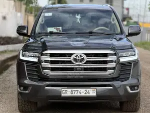 Toyota Land Cruiser 5.7 V8 2013 Gray