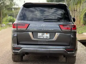 Toyota Land Cruiser 5.7 V8 2013 Gray