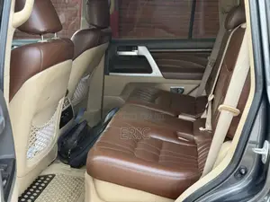 Toyota Land Cruiser 5.7 V8 2013 Gray