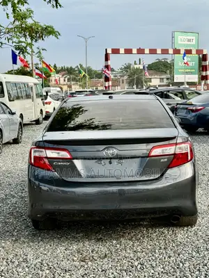 Toyota Camry SE 4dr Sedan (2.5L 4cyl 6A) 2012 Gray