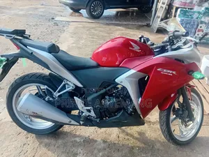 Honda CBR 2012 Red