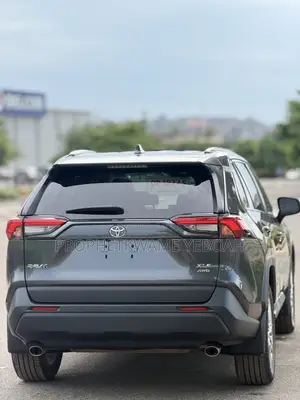 Toyota RAV4 XLE Premium 2021 Gray