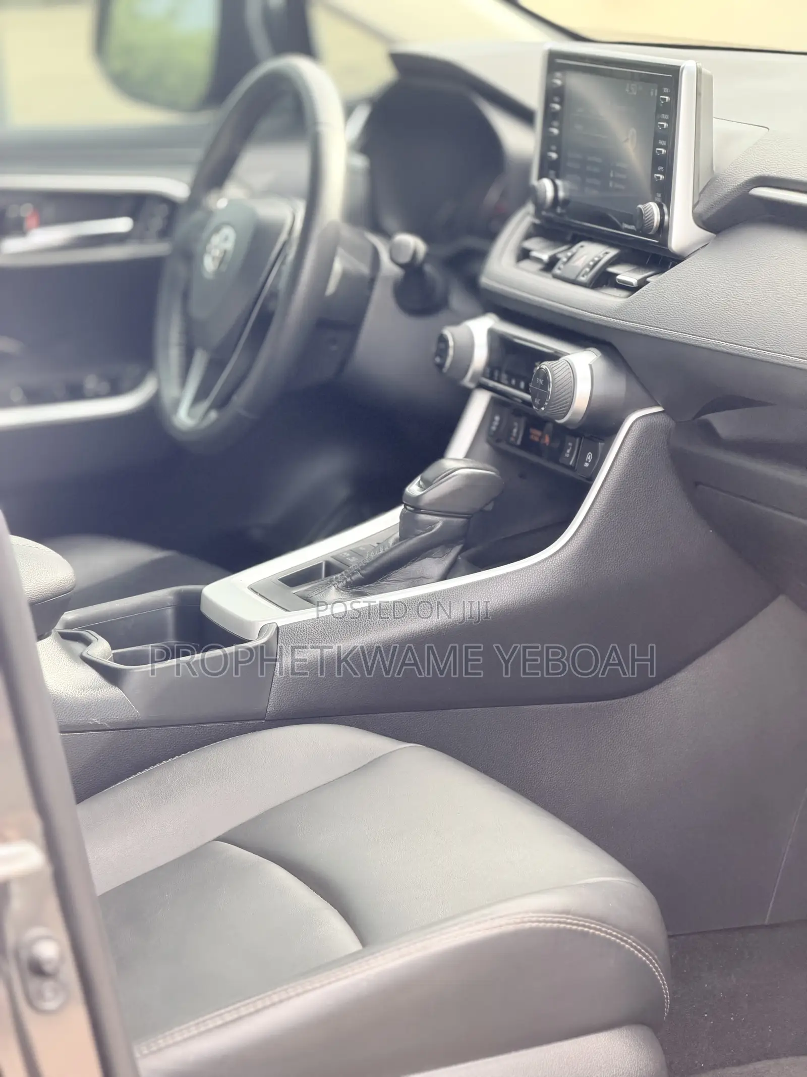 Toyota RAV4 XLE Premium 2021 Gray