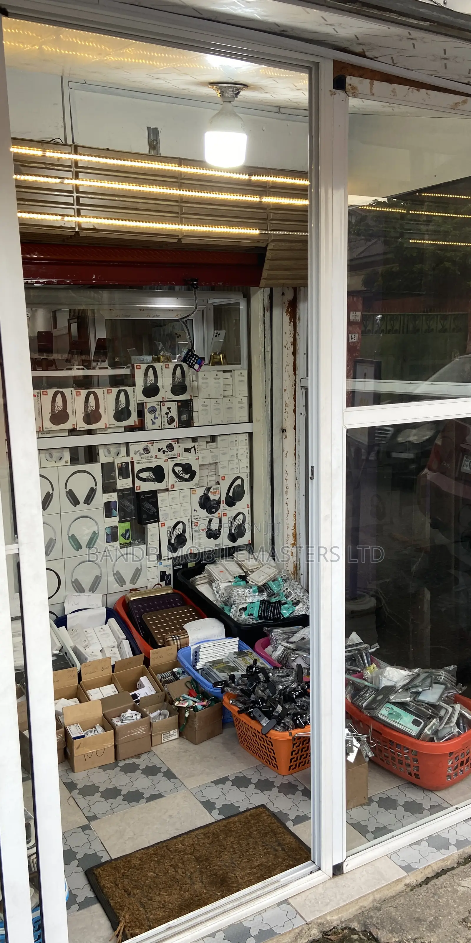 Mobile Phone Accessories Shop for Rent – Everything Included