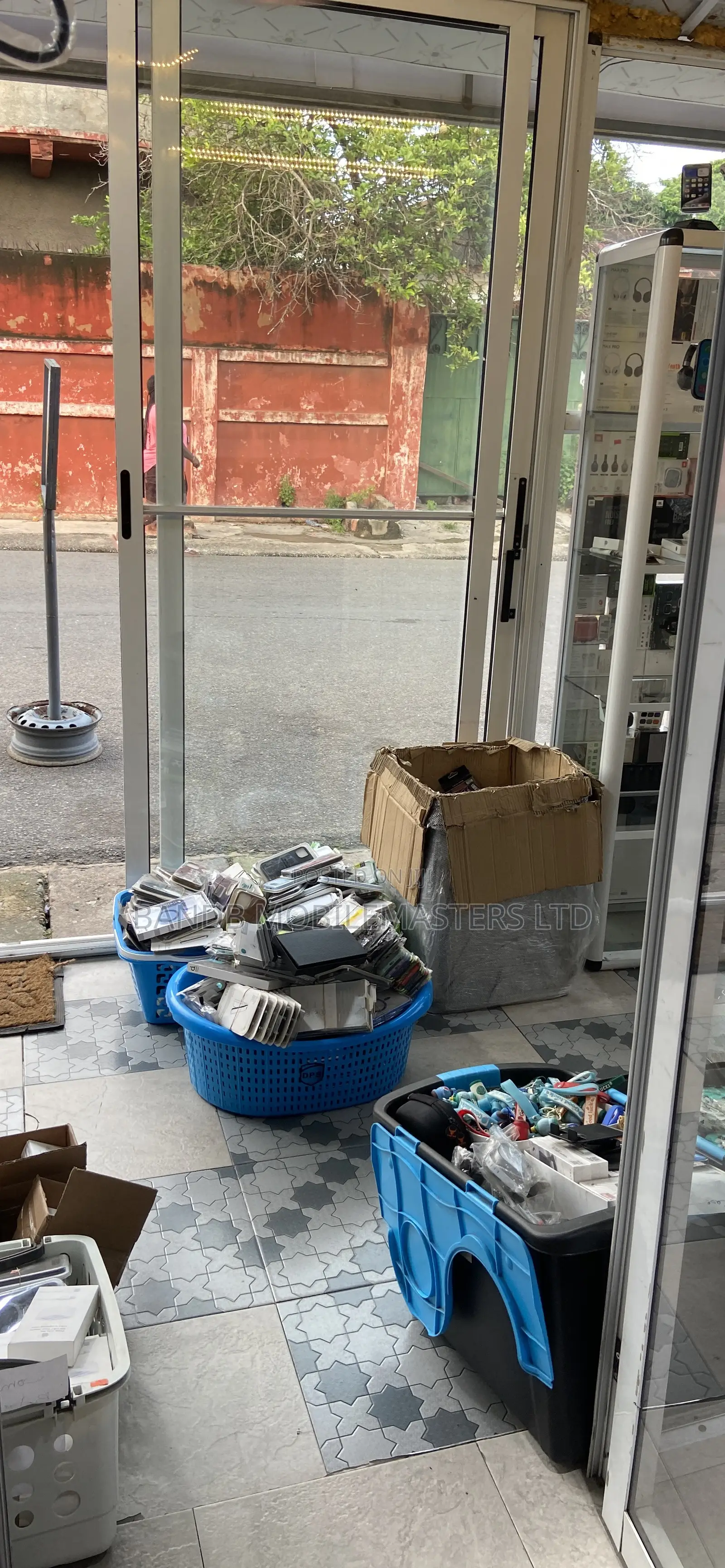 Mobile Phone Accessories Shop for Rent – Everything Included