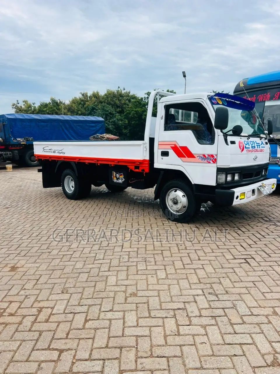 Hyundai Dynasty 2005 White