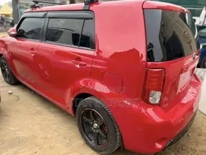 Scion xB 2015 Red