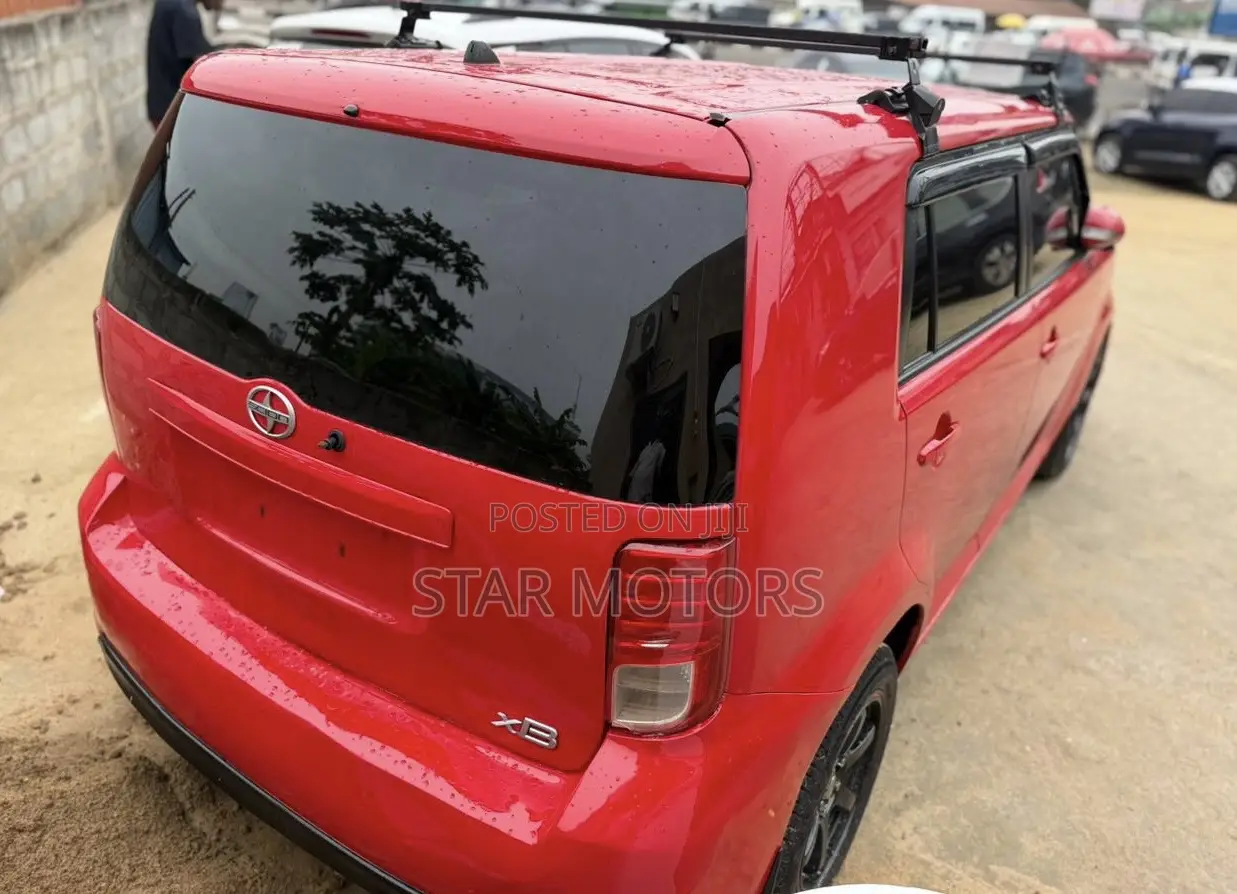 Scion xB 2015 Red