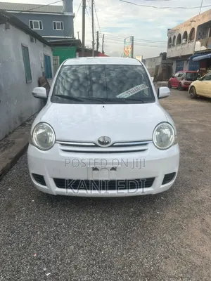 Toyota Sienta 2010 White