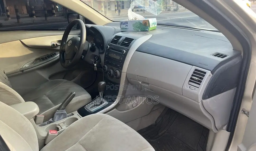 Toyota Corolla LE 4dr Sedan (1.8L 4cyl 4A) 2010 Beige
