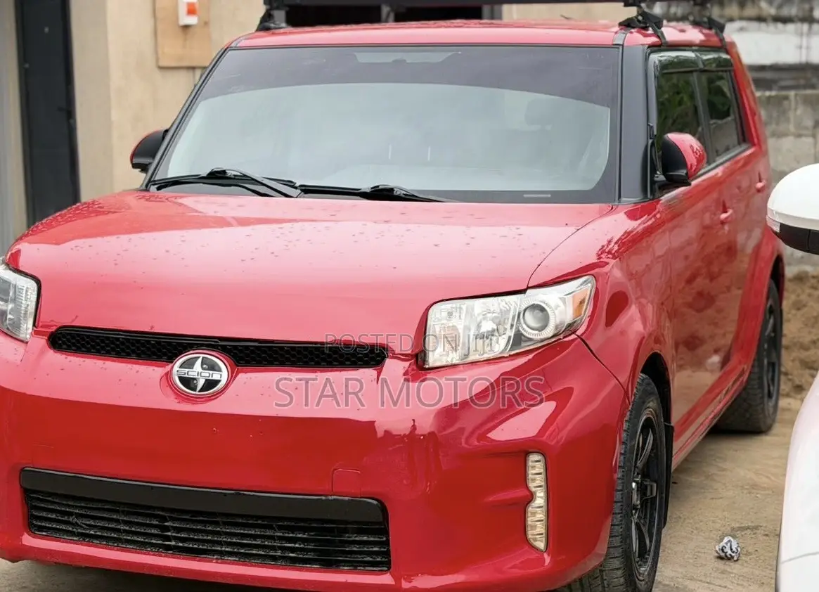 Scion xB 2015 Red