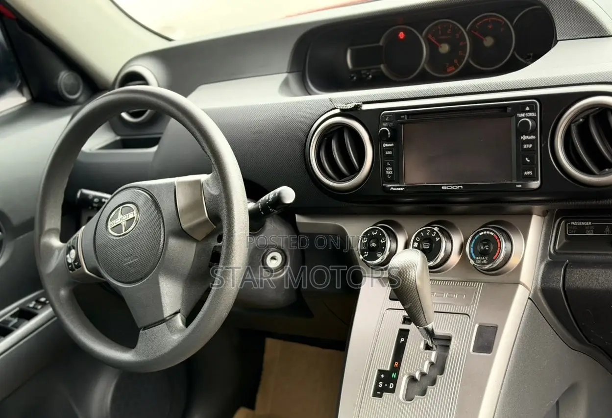 Scion xB 2015 Red