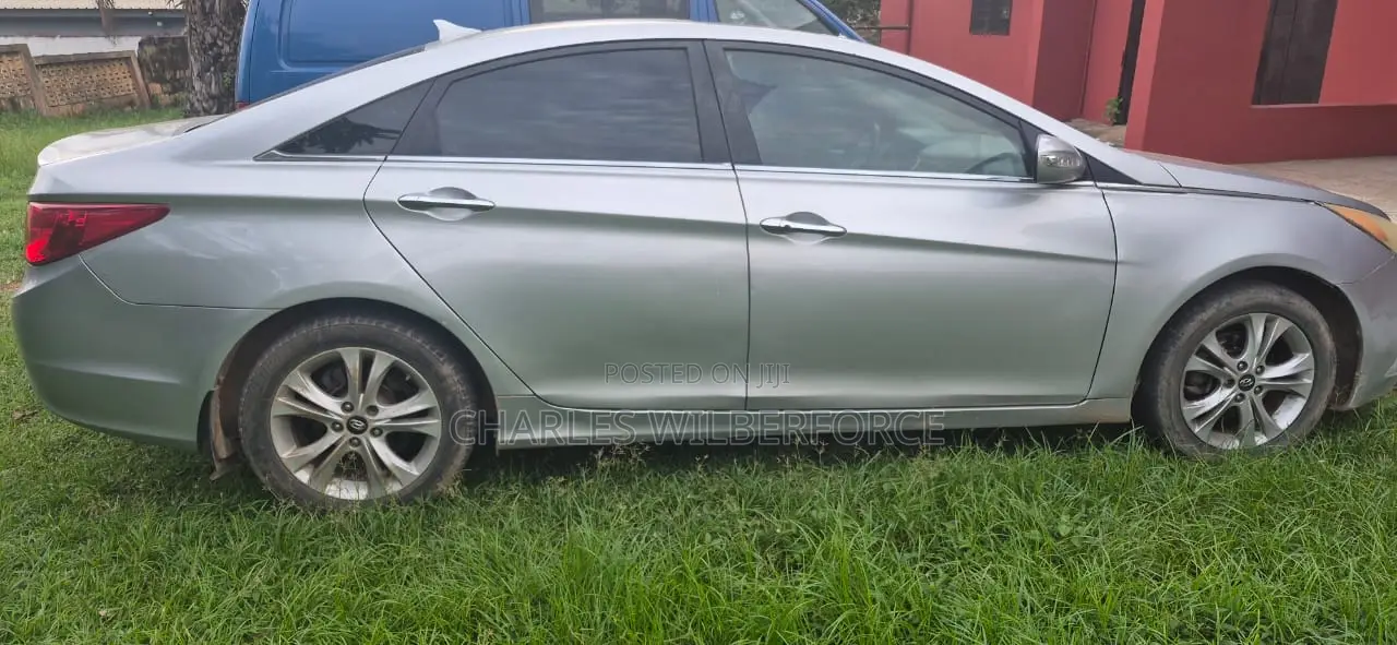Hyundai Sonata Limited Sedan FWD (2.4L 4cyl 6A) 2012 Black