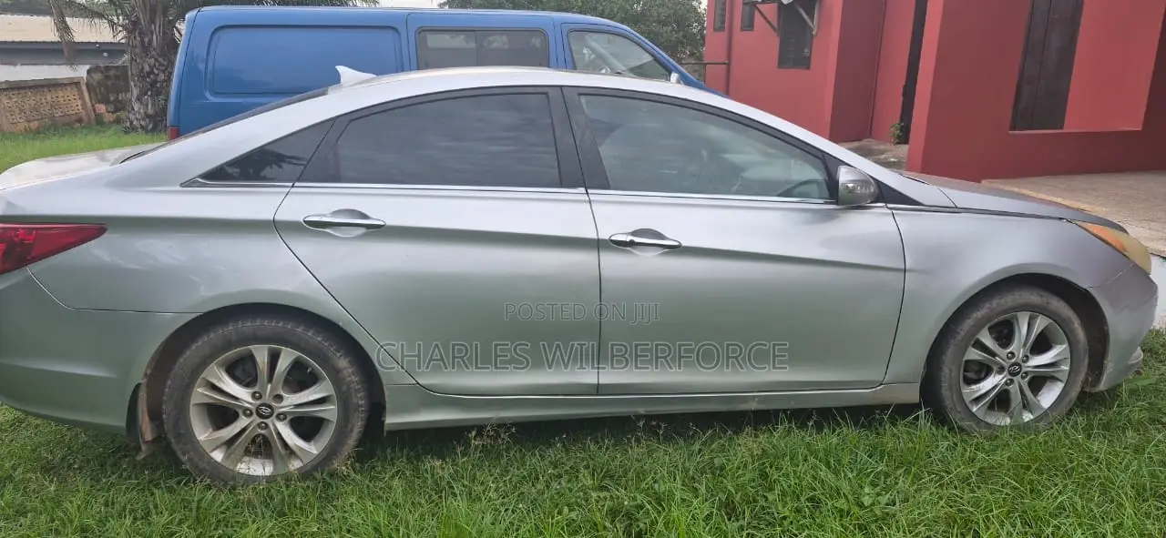 Hyundai Sonata Limited Sedan FWD (2.4L 4cyl 6A) 2012 Black